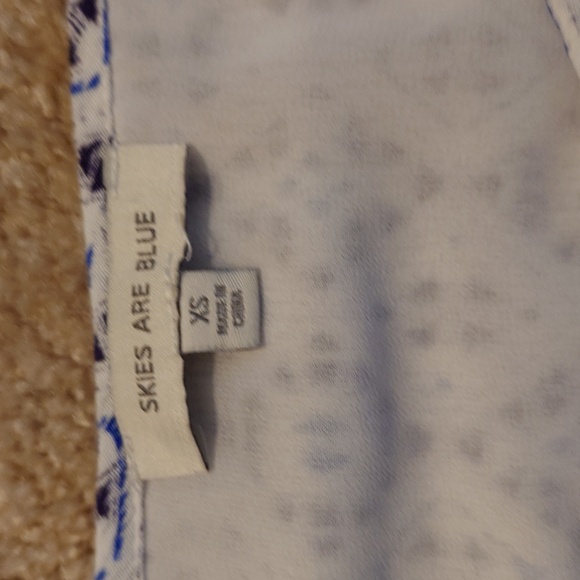 Cold shoulder Skies are Blue XS top - Picture 5 of 7